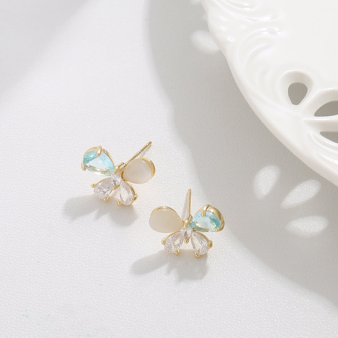 Light Sea Blue Zircon Butterfly Sterling Silver Earrings White Cat Eye Earrings S925 Silver Needle Jewelry Earrings High-End Summer Women