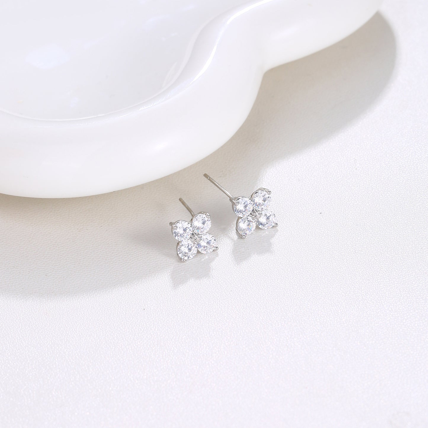 Minimalist Style Exquisite Four-Leaf Clover and Four-Pointed Star Zircon Earrings, Fashionable and Elegant Ear Accessories with 925 Silver Needles, High-End Feel