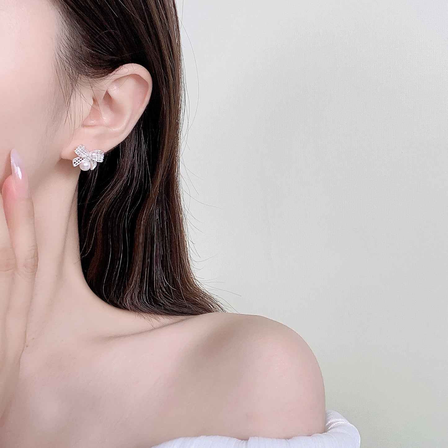 Hollow Bow Silver-Plated Pearl Earrings, Fashionable Elegant Earrings, 925 Sterling Silver Needle Earrings, Accessible Luxury and High-End Sense for Women