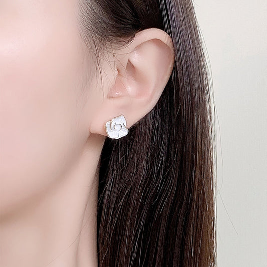 Mori Style Fresh Style Thin Coated White Flower Earrings 925 Sterling Silver Pin Elegant Light Luxury High-end Earrings for Women