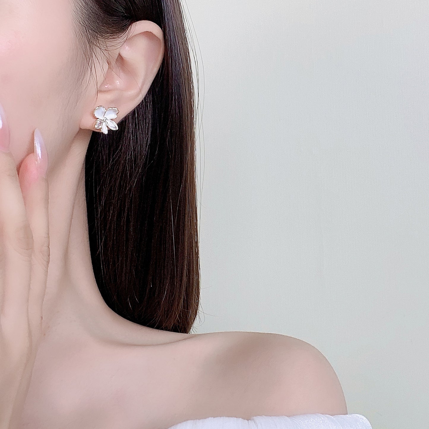Minimalist Painted Flower Stud Earrings Korean and Japanese Exquisite Fashion Temperament Earrings 925 Sterling Silver Needle Earrings Light Luxury High-End
