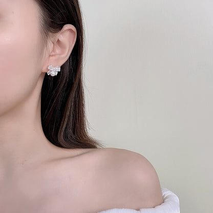 Hollow Bow Silver-Plated Pearl Earrings, Fashionable Elegant Earrings, 925 Sterling Silver Needle Earrings, Accessible Luxury and High-End Sense for Women
