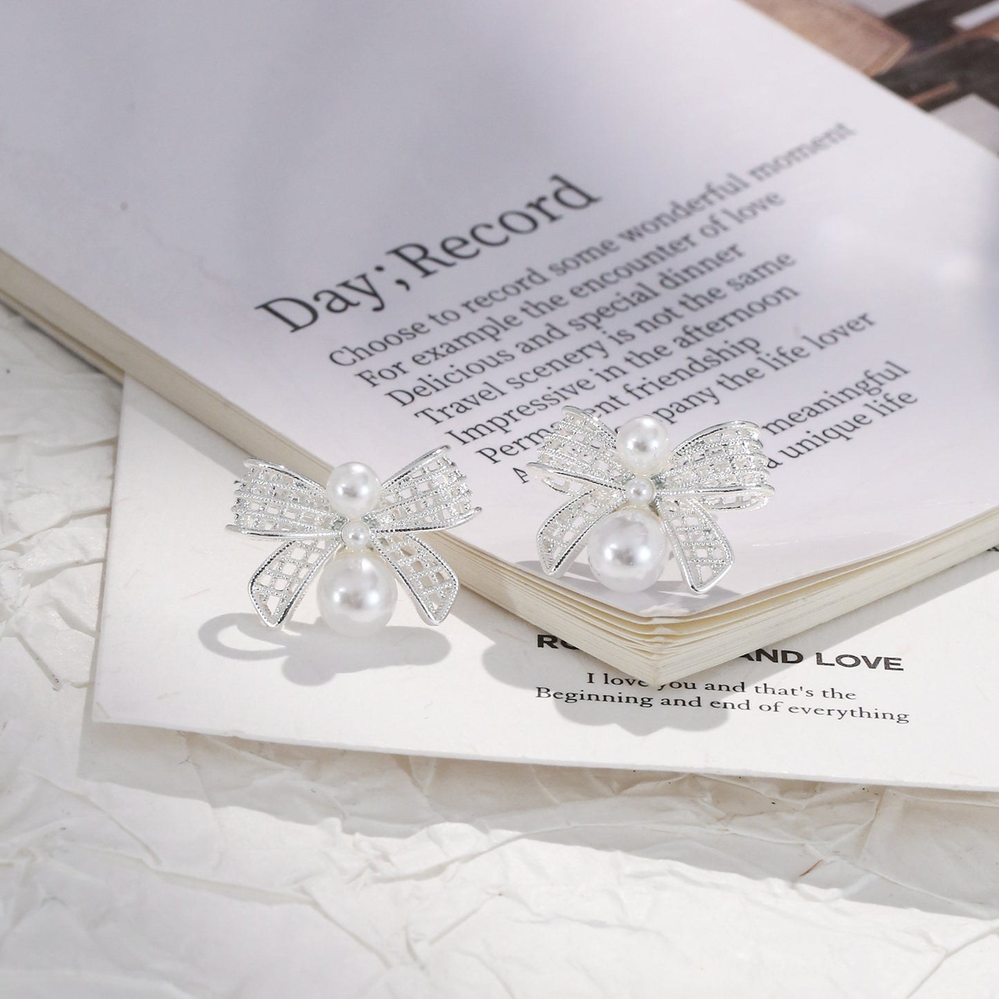 Hollow Bow Silver-Plated Pearl Earrings, Fashionable Elegant Earrings, 925 Sterling Silver Needle Earrings, Accessible Luxury and High-End Sense for Women