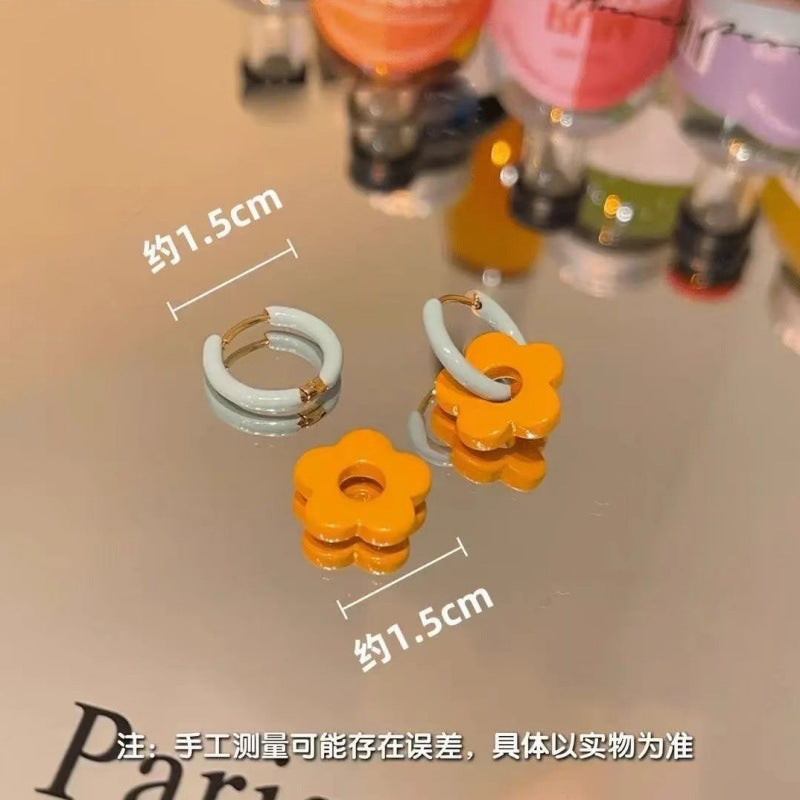 Dopamine Color-Blocking Flower Earrings for Women, Fresh Blue and Orange Enamel Small Flower Ear Clips, Cute and Energetic Girl Earrings Wholesale