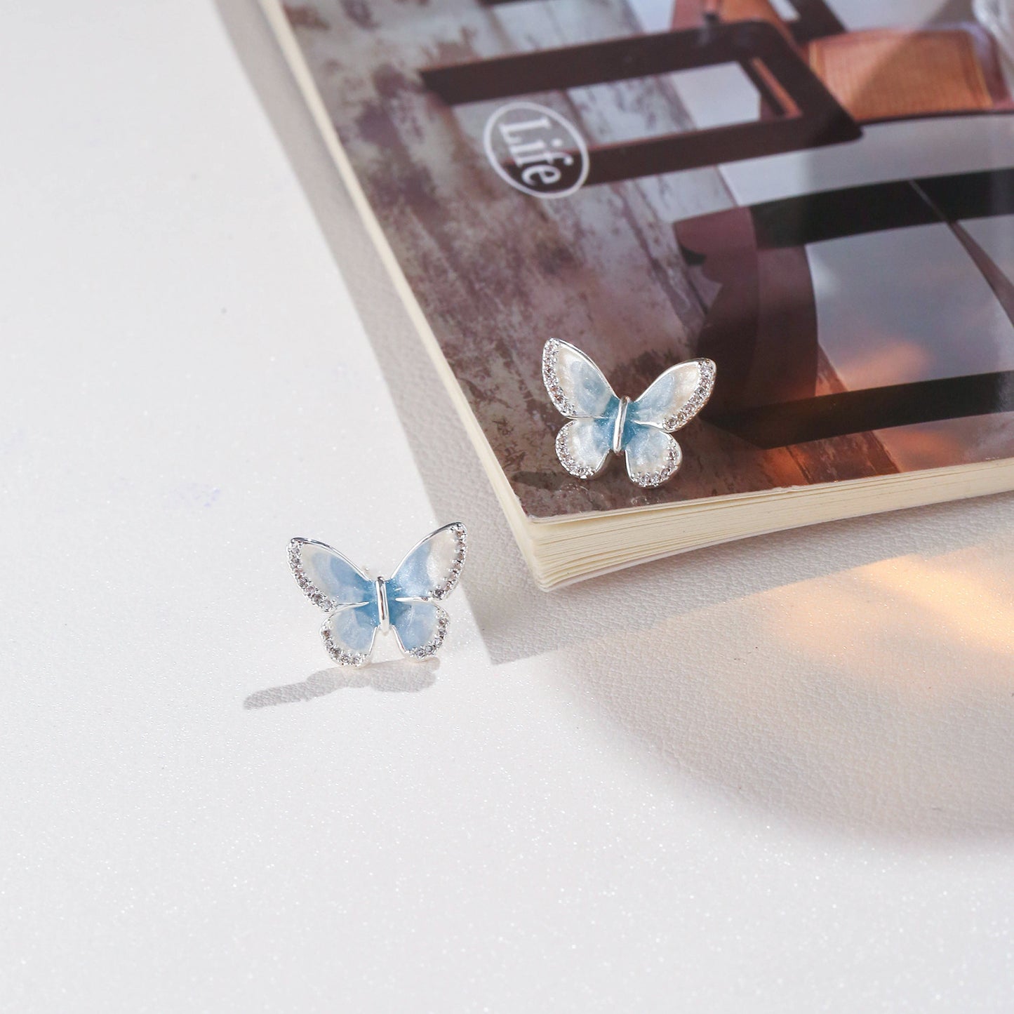 Butterfly Earrings with Glitter Gradient Color, Fashionable and Elegant 925 Sterling Silver Needle Earrings, Light Luxury High-End