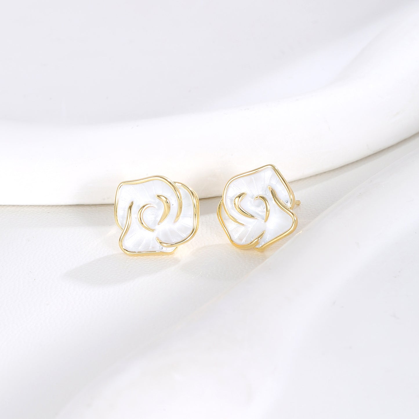 Mori Style Fresh Style Thin Coated White Flower Earrings 925 Sterling Silver Pin Elegant Light Luxury High-end Earrings for Women