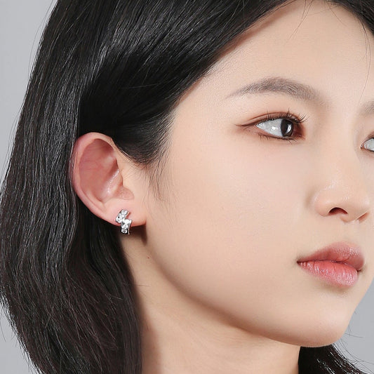 Small and exquisite simple round zircon earrings fashion OL earrings niche high-end sense ladies earrings temperament wholesale