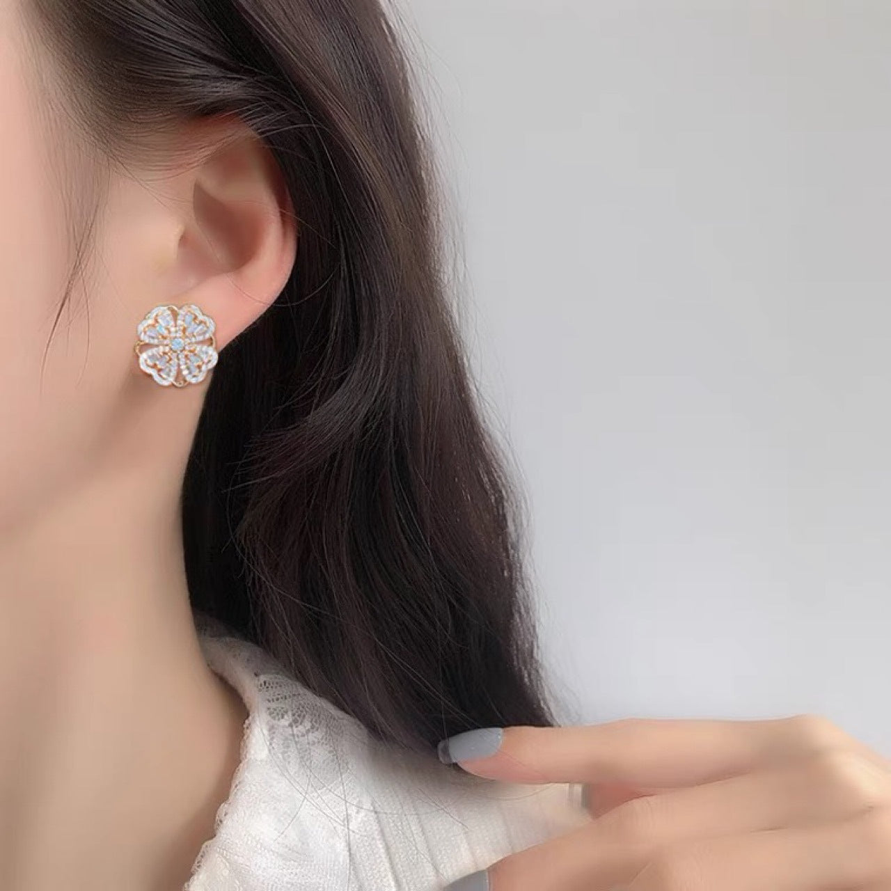 2022 Autumn Rotating Four-Leaf Clover Earrings Light Luxury Fashion Creative Casual Easiest for Match Personalized Rotatable Earrings for Women